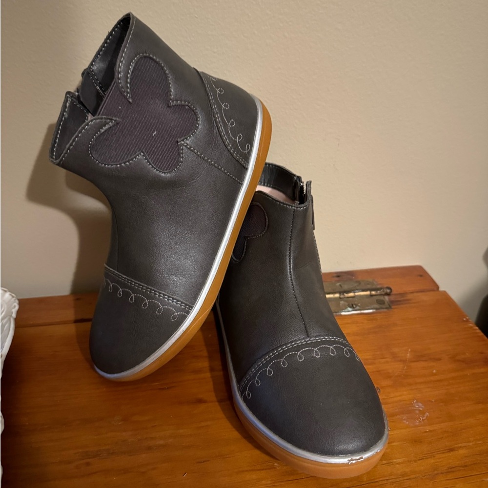 Livie & Luca Girls Ali Ankle Boot in Charcoal | Size 1Y|